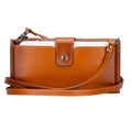 Billetera de cuero con correa para celular Kaycee para mujer